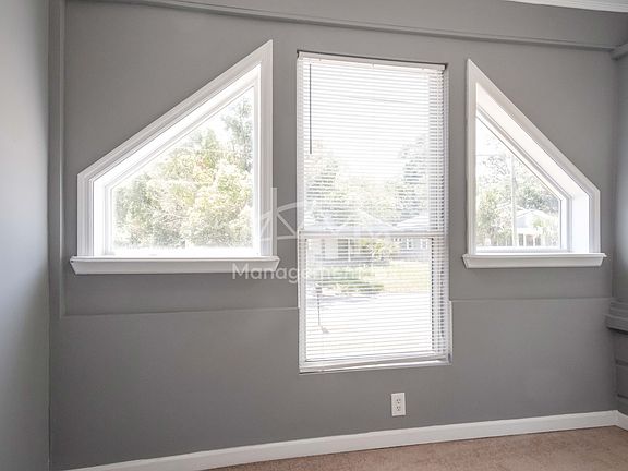 3rd image of 1011 Alderside St