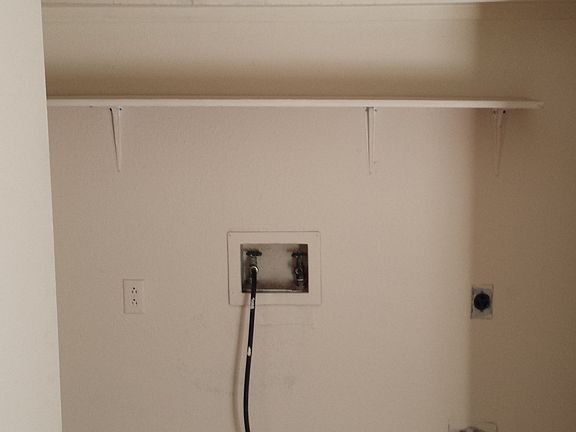 4th image of 726 Redbird Ln