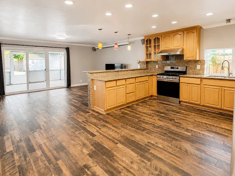 2132 Forbes Ave — Photo 9