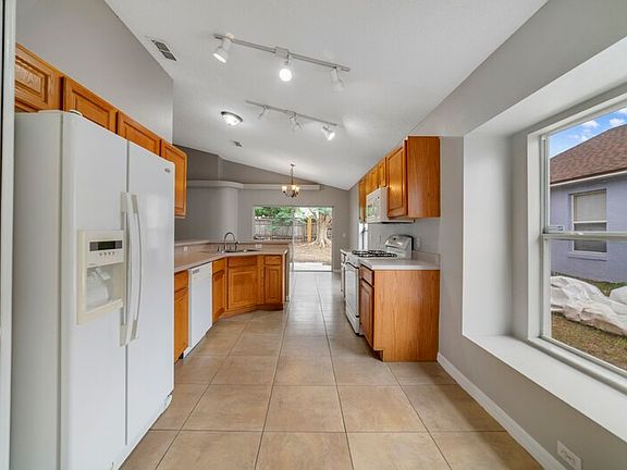 4th image of 230 Ronaldale Ave