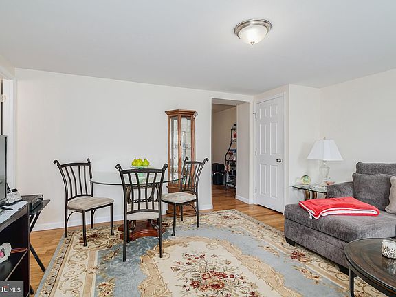 2nd image of 2337 S Alder St #1R