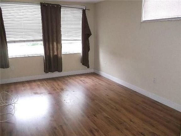 4th image of 1401 NE 191st St #D208