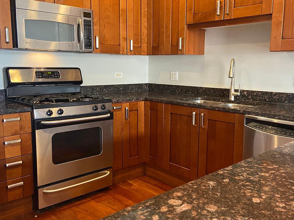 1st image of 651 N Milwaukee Ave APT 204