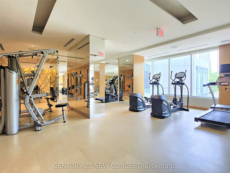 120 Harrison Garden Blvd #Penthouse 31 — Photo 15