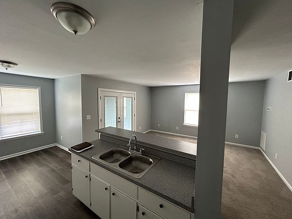 4th image of 9511 4th Bay St #1