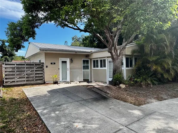 2559 Arlington St, Sarasota, FL 34239