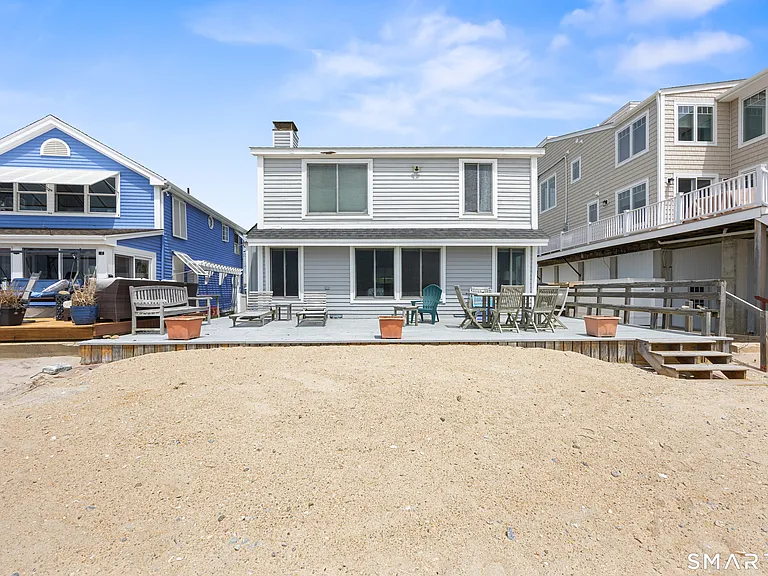 33 Beach Rd W — Photo 37