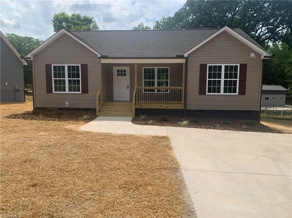 104 Stone St, Thomasville, NC 27360