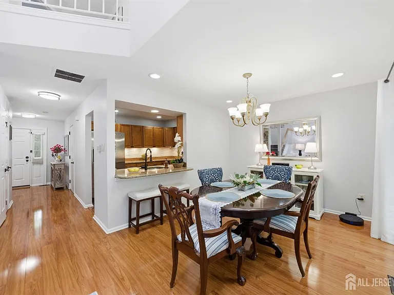 3 Dorchester Dr — Photo 16