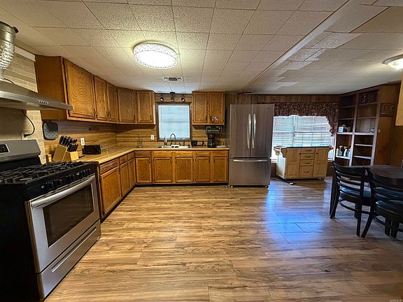 3rd image of 110 N Peach