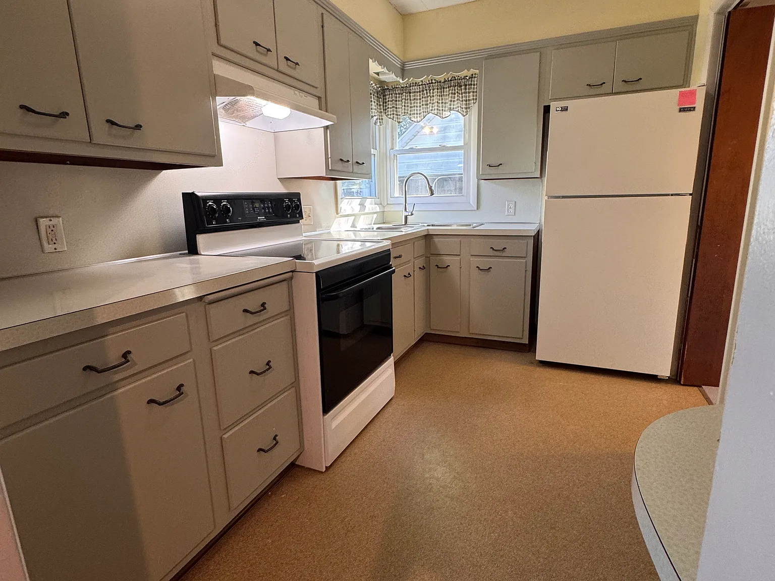 2 bed, 786 sqft, $900 — Photo 2