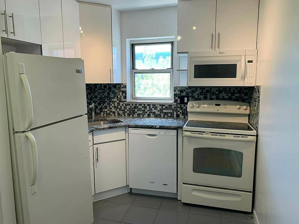 1st image of 25-98 Steinway St #3R