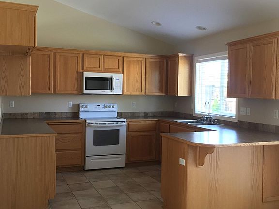 4th image of 2707 S Tacoma Pl