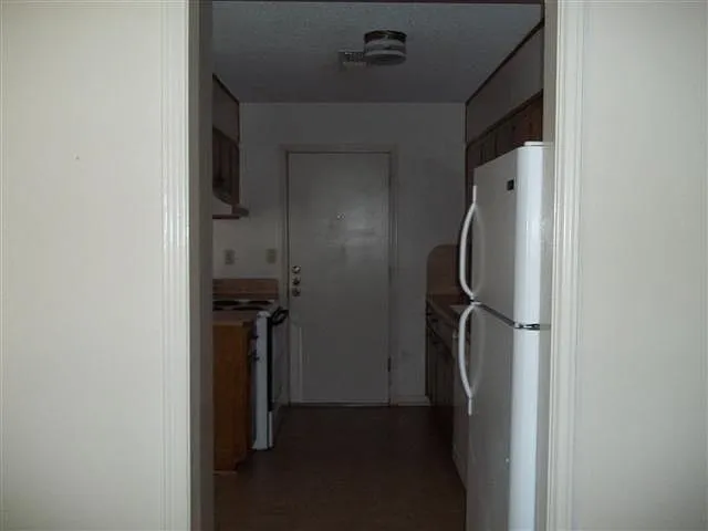 3 bed, 1049 sqft, $1,200 — Photo 3