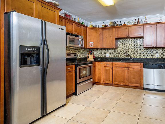 5th image of 710 NE 142nd St