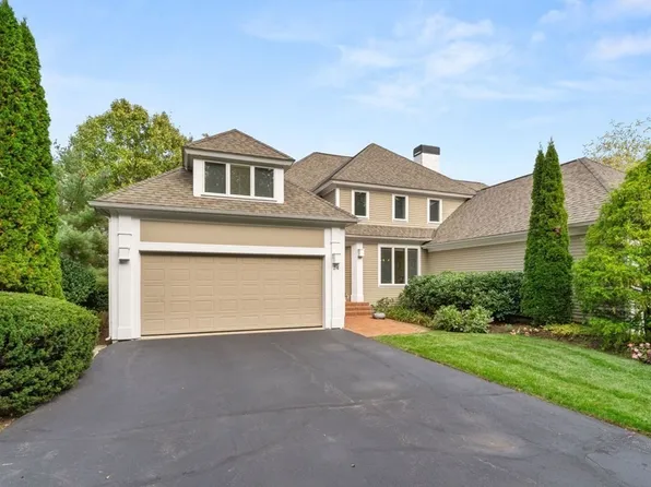 24 Highwood Ln, Ipswich, MA 01938