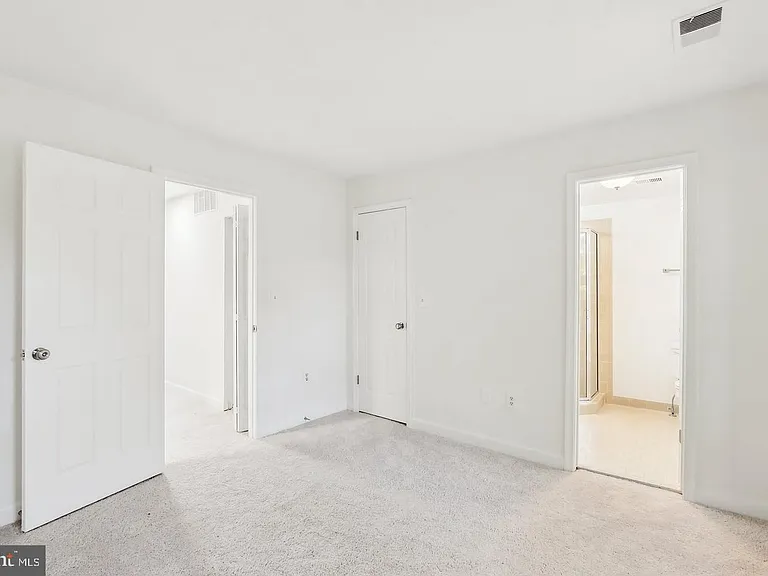 695 W Glebe Rd — Photo 21