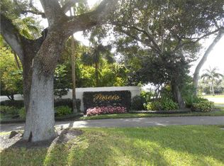 20858 Soneto Dr, Boca Raton, FL 33433