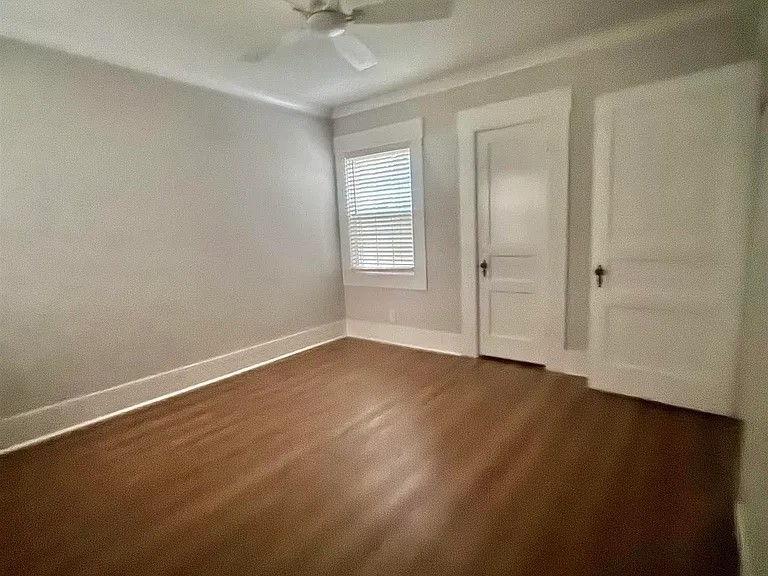 208 Surrey Rd SW — Photo 24