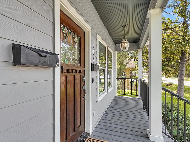304 Vincent St — Photo 3