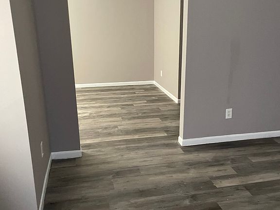 4th image of 912 Lake Drive Ct