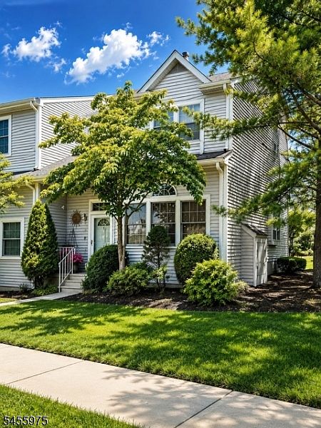 1st image of 421 Chapman Ct