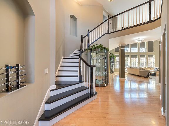 3rd image of 90 Glenbrook Cir