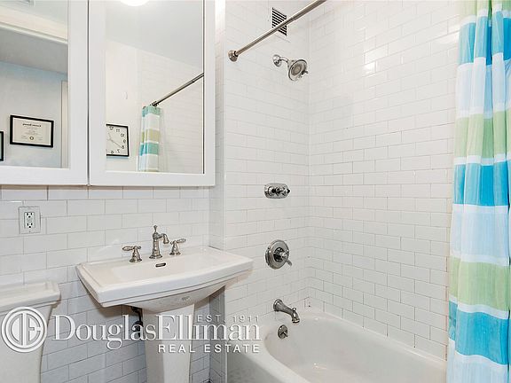 4th image of 383 Carlton Ave APT 8S