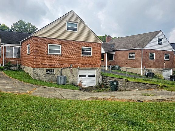 3rd image of 1502 Clovernoll Dr