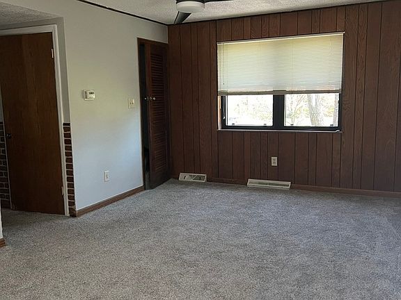 4th image of 324 Glenroy Ave