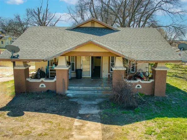 209 E Main St, Prague, OK 74864