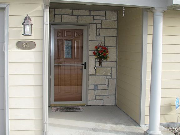2nd image of 821 Newfoundland Dr