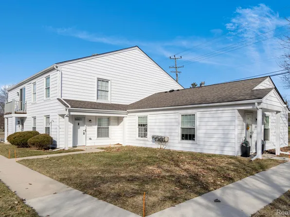 2605 Thornbrier Ct, Lake Orion, MI 48360