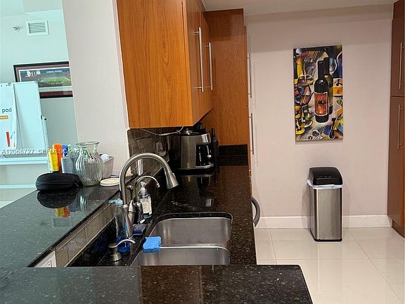 5th image of 335 Biscayne Blvd #1805