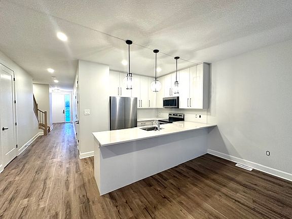 5th image of 175 Doan Dr #233