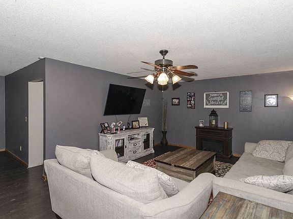 3rd image of 1201 N Campbell St
