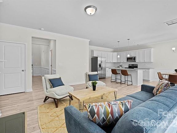 4th image of 4512 Victory Ln #11