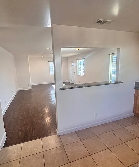 11241 Emelita St #TOP FLOOR — Photo 7