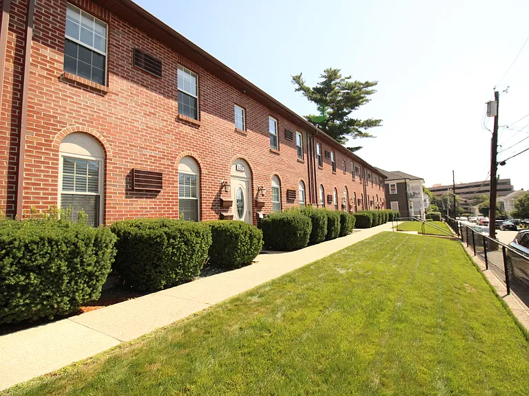 125 Overland Rd #1 — Photo 2