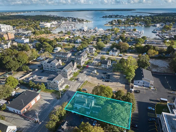 35 Pleasant St, Hyannis, MA 02601