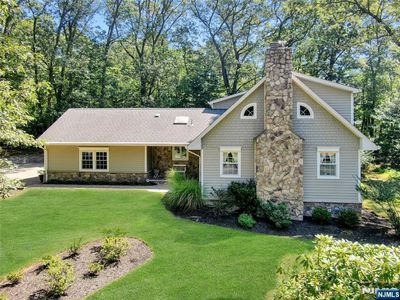 66 Rose Ave, Woodcliff Lake, NJ, 07677