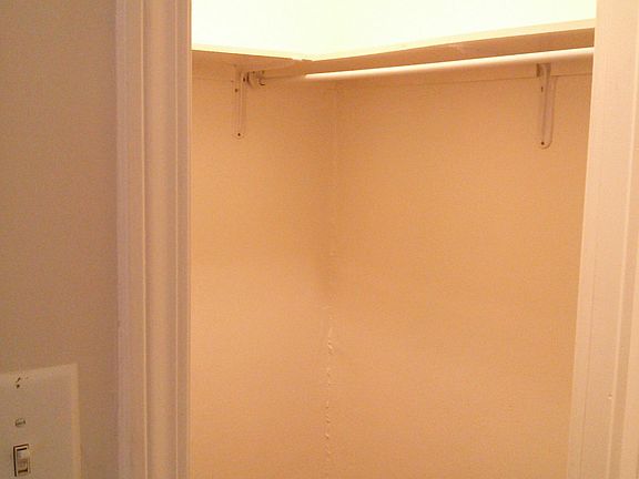 5th image of 1528 W Pratt Blvd APT 108