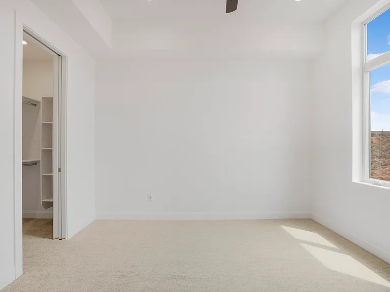 978 Manen St — Photo 26