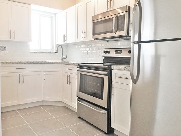 4th image of 641 NE 8th Ave APT 2