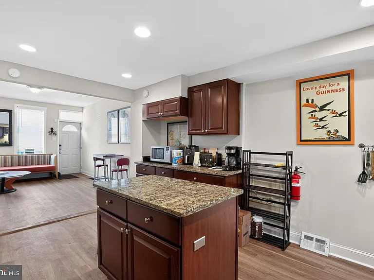 2623 Emerald St — Photo 13