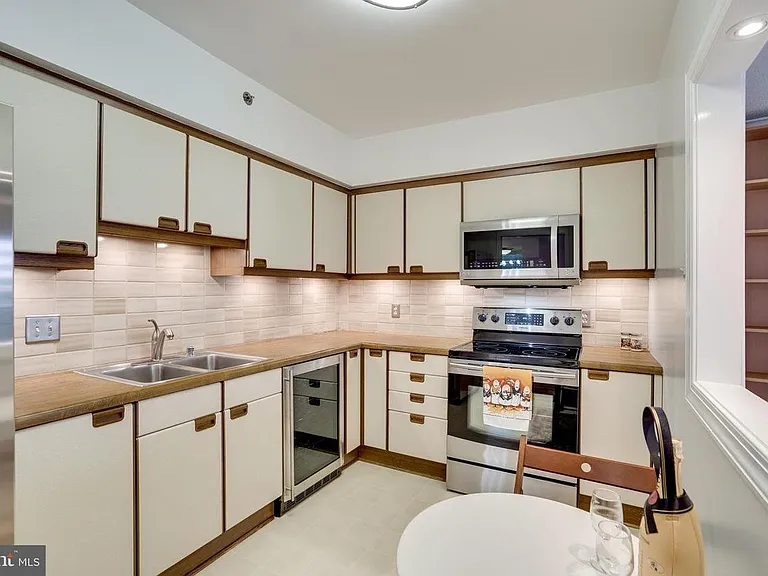 1200 Crystal Dr #411 — Photo 12