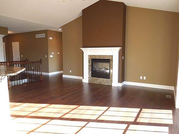 5th image of 2608 Lake Pointe Ter