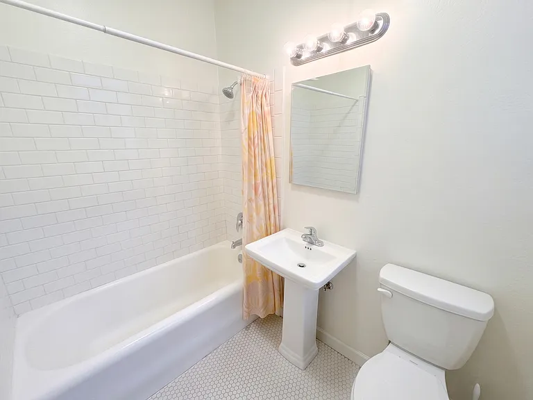 2495 Sutter St #5 — Photo 4