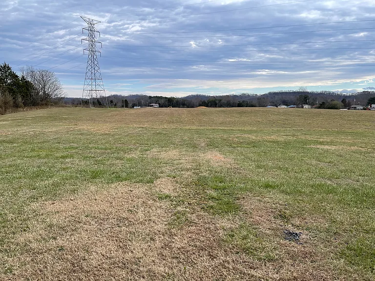1442 Quarles Rd — Photo 2