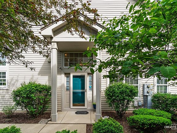 3rd image of 3050 Renard Ln #3050